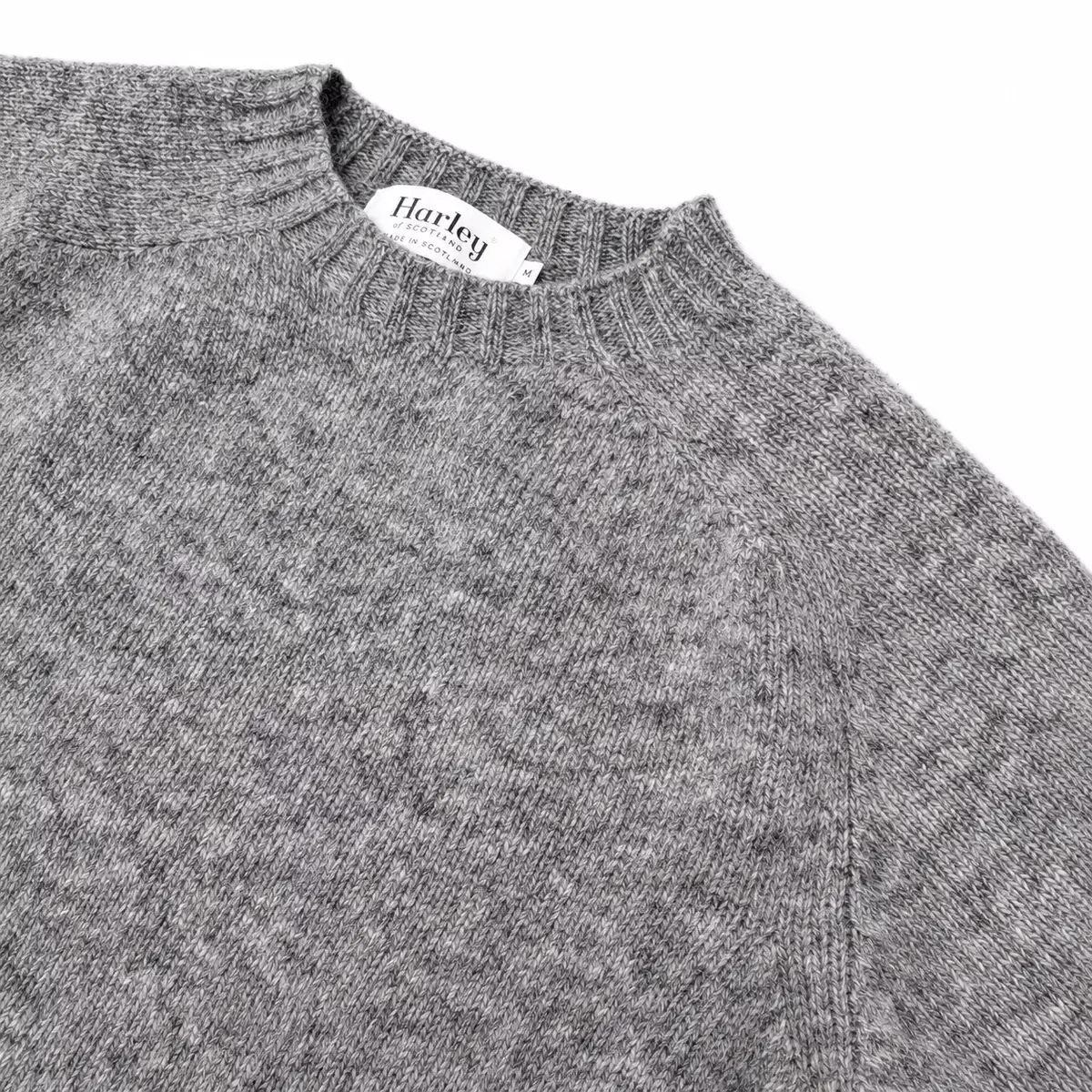 Harley of Scotland Wollpullover Grau meliert Detail am Rundhalsausschnitt